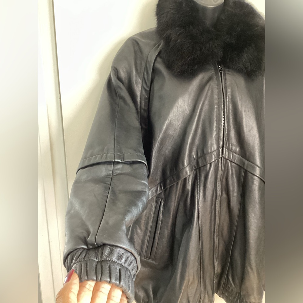 Vintage Black Genuine Leather Jacket with Genuine Opossum Fur Trim Insert L - Picture 6 of 16